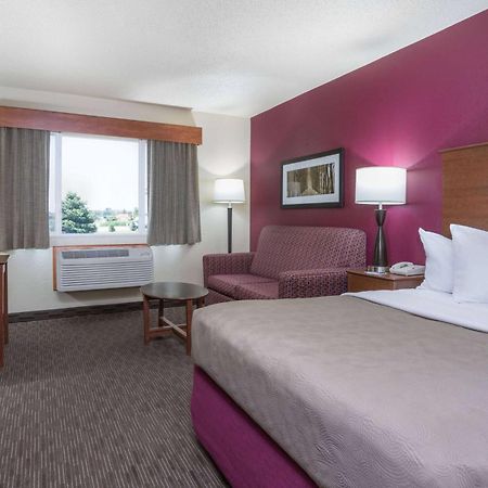 Americinn By Wyndham Baldwin Экстерьер фото
