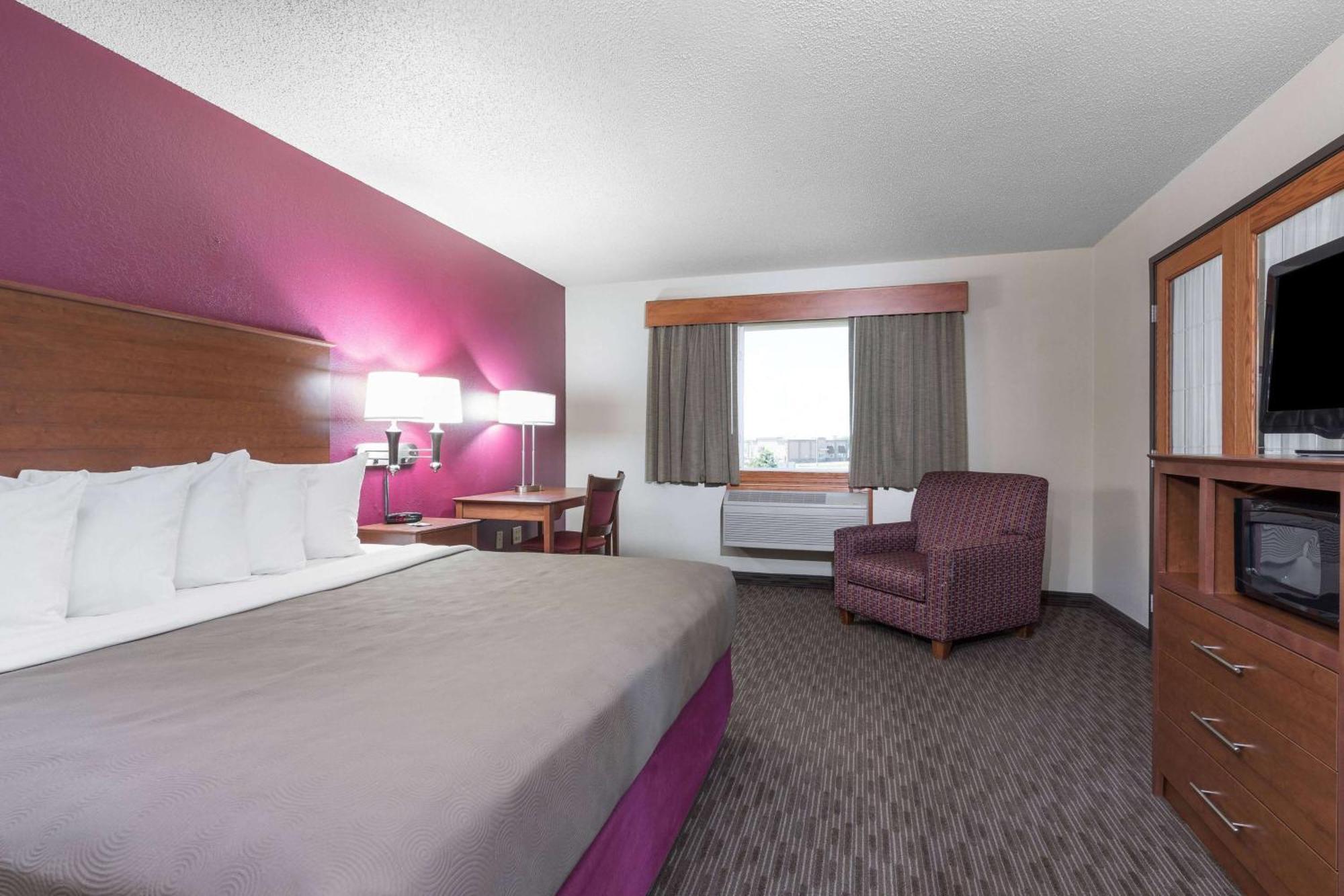 Americinn By Wyndham Baldwin Экстерьер фото