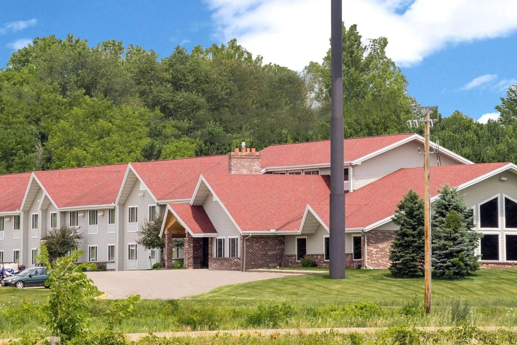 Americinn By Wyndham Baldwin Экстерьер фото