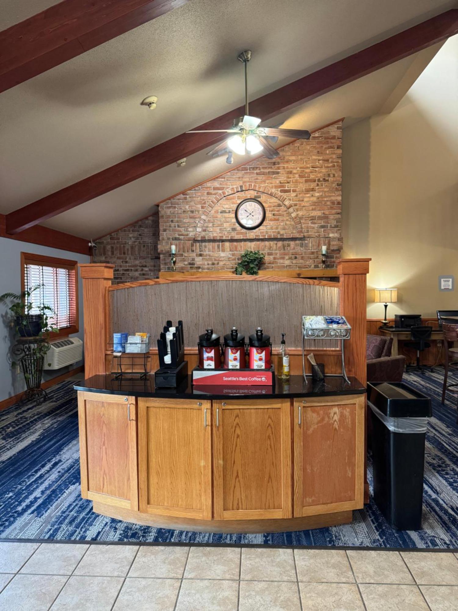 Americinn By Wyndham Baldwin Экстерьер фото