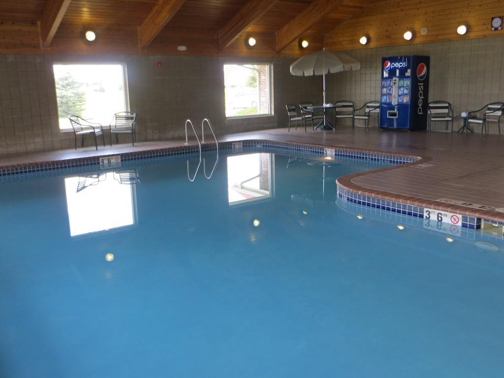 Americinn By Wyndham Baldwin Экстерьер фото